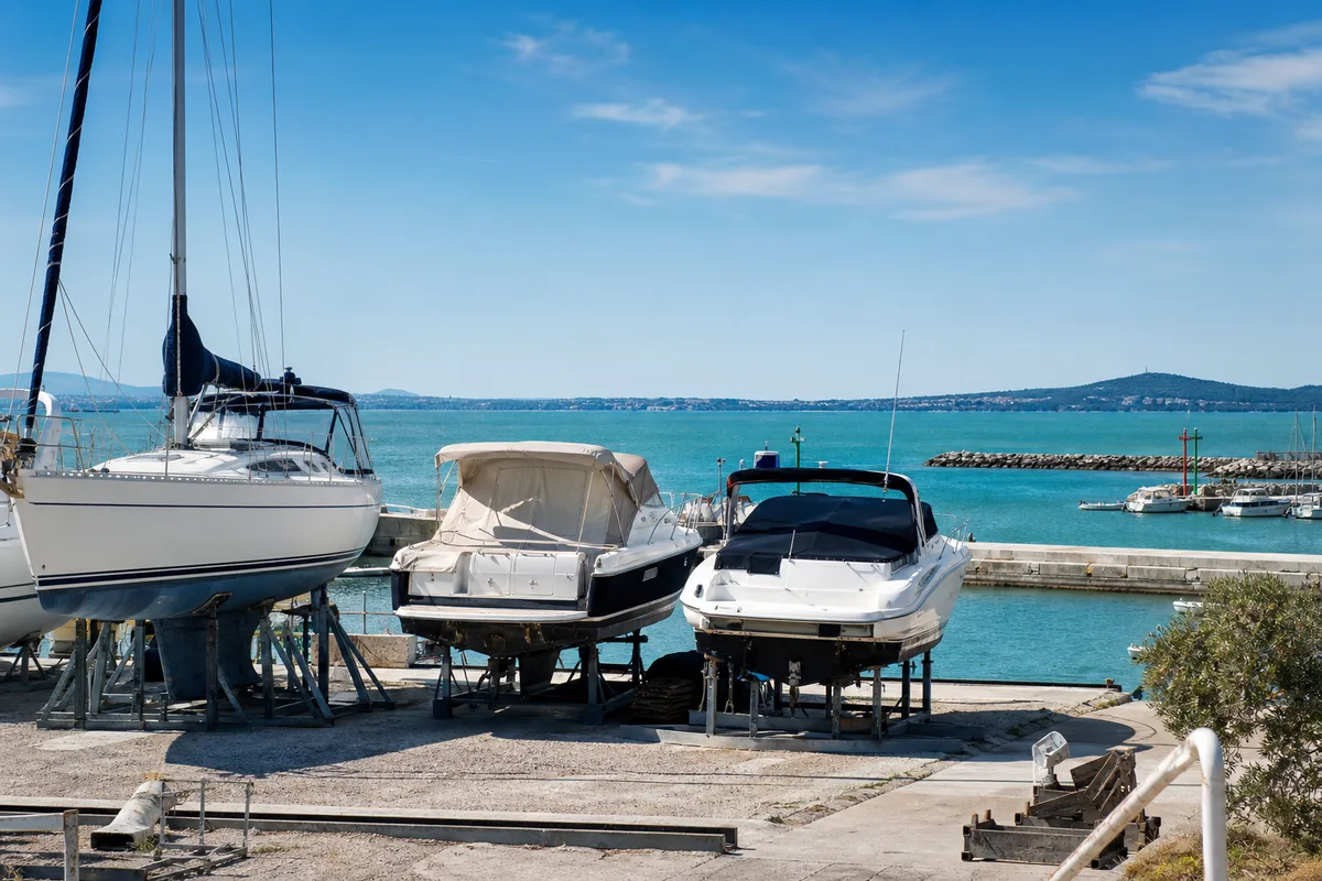 Stockage de bateau et port à sec : les solutions du bassin de Thau